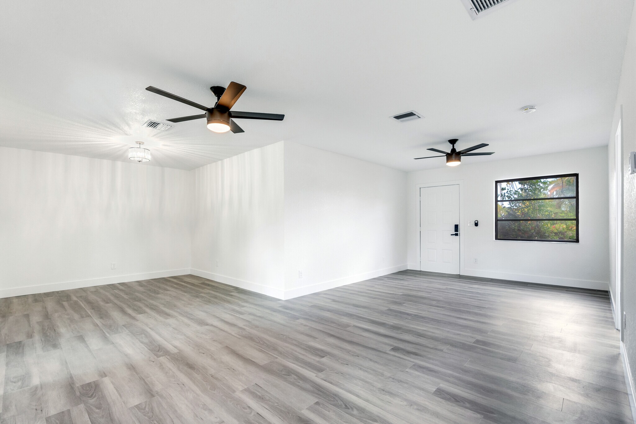 Living area - 16320 John Morris Rd