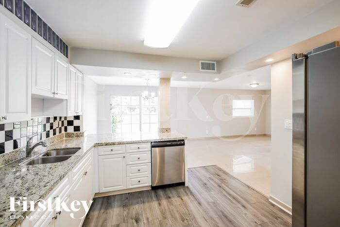 Building Photo - 6723 SW 140th Ave