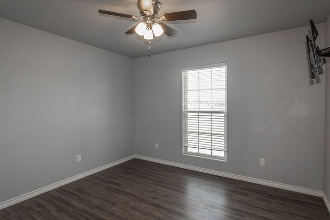 Building Photo - 3 bed 2 bath - Frenship ISD