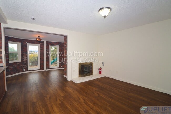 Building Photo - 4 Bed 3 Bath House in Spring Valley w/ Washer + Dryer and 2-Car Garage