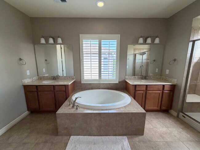 Building Photo - "Luxurious 5-Bedroom Haven in Broomfield with Stunning Granite Finishes & Cozy Fireplace!"