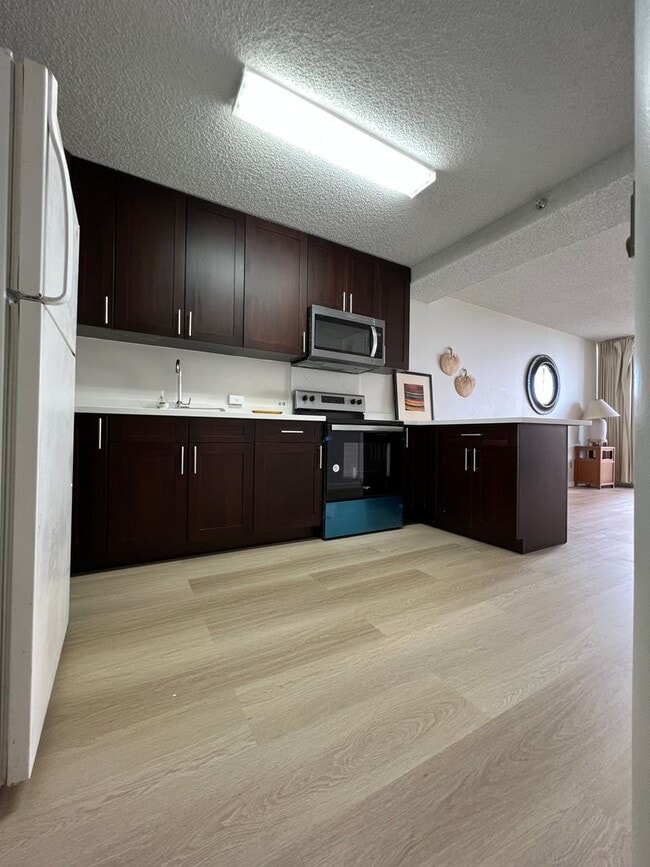 Building Photo - Ala Wai Terrace