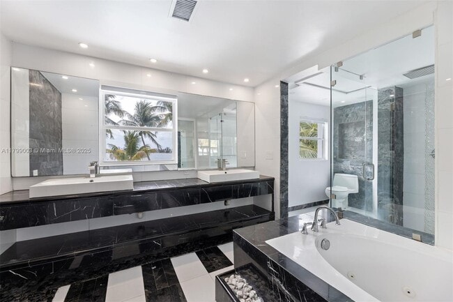 Building Photo - 610 Sabal Palm Rd
