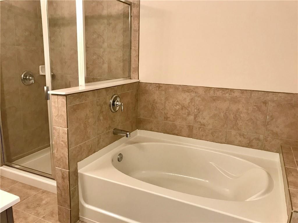 Building Photo - 418 Arbor Crowne Dr