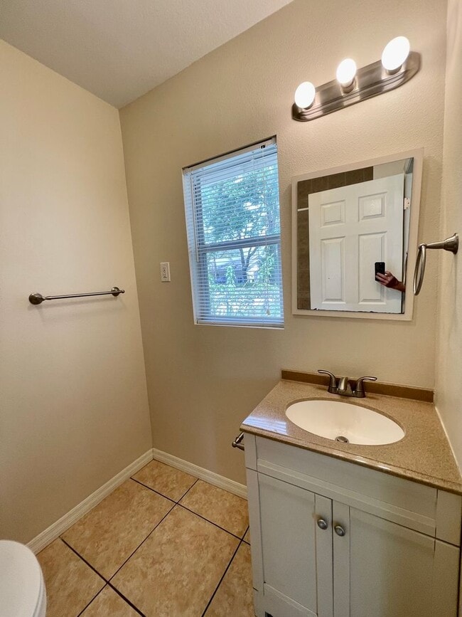 Building Photo - 12504 Forest Hills Dr