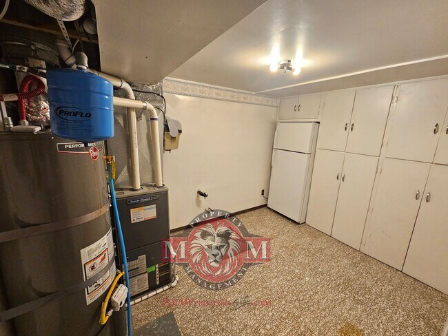 Building Photo - Spacious 5 Bd 3 Ba Home Cottonwood Heights