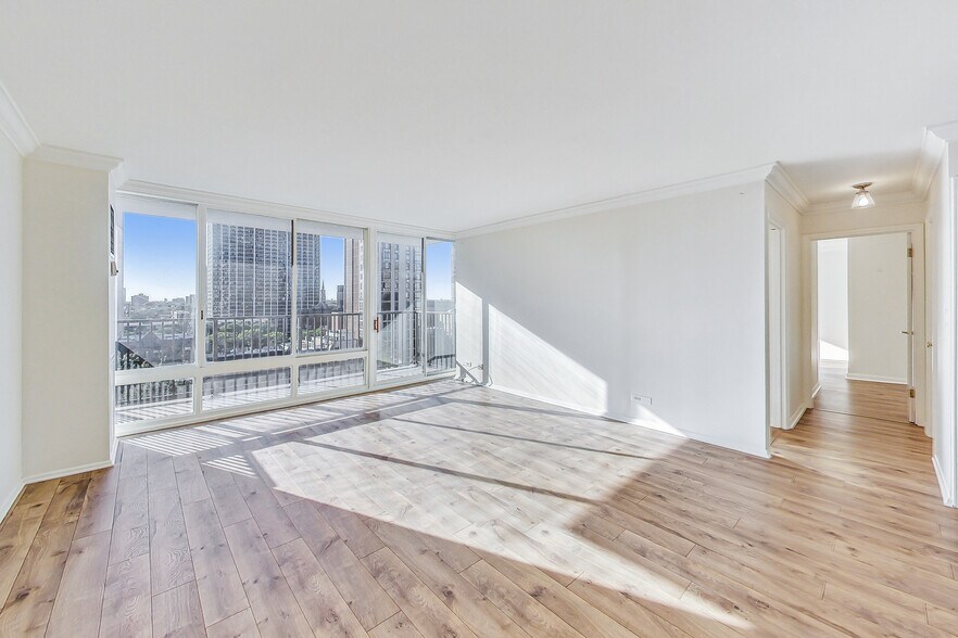 Building Photo - 1516 N State Pky