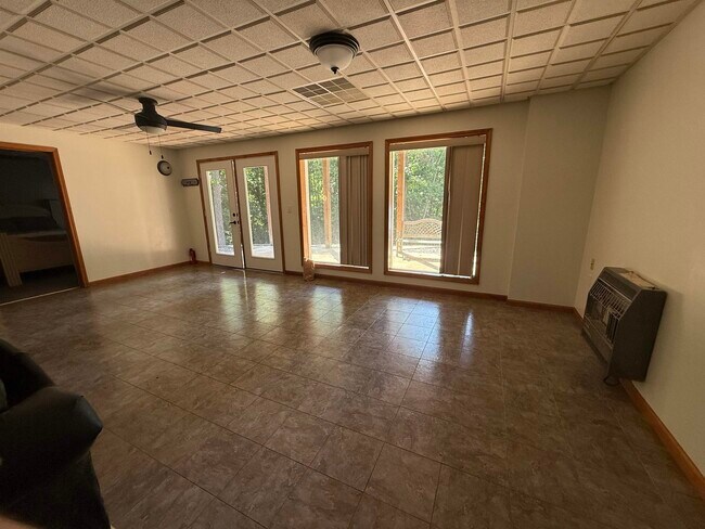 Building Photo - 20 N Lakeshore Dr