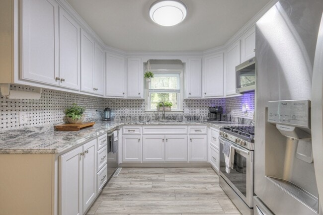 Building Photo - 204 Hogan Ln