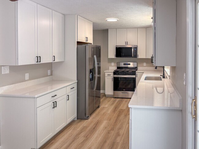 Building Photo - Single Family Residence