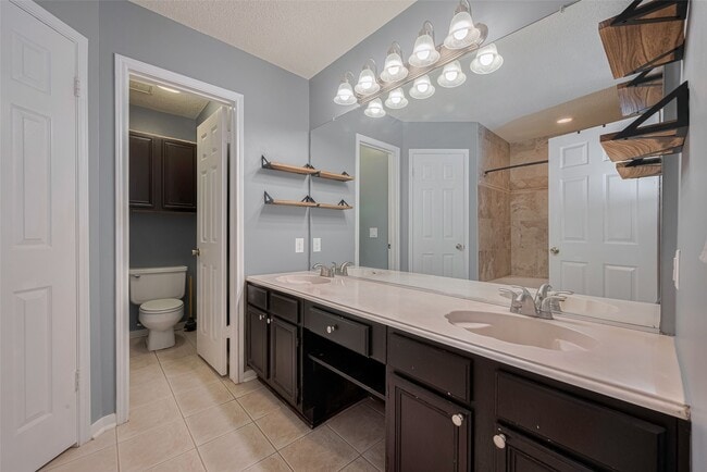 Building Photo - 9911 Villa Verde Dr