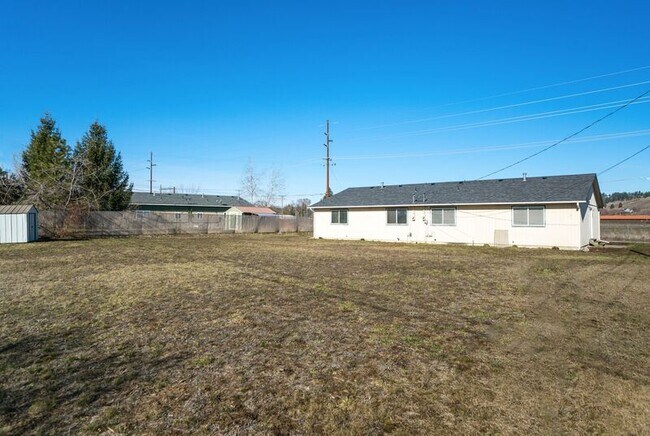 Building Photo - 11512 E Railroad Ave