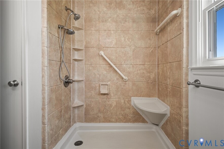 Building Photo - 7156 Birchwood Cir