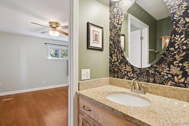 Building Photo - 2860 E Coon Lake Rd