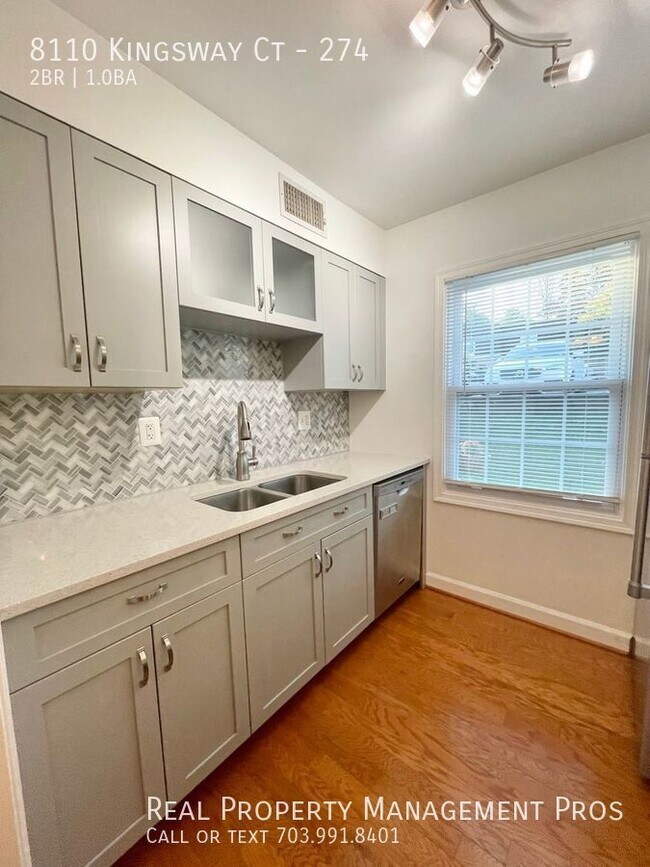 Building Photo - UPDATED 2 BEDROOM HOME - PRVATE BACK YARD ...