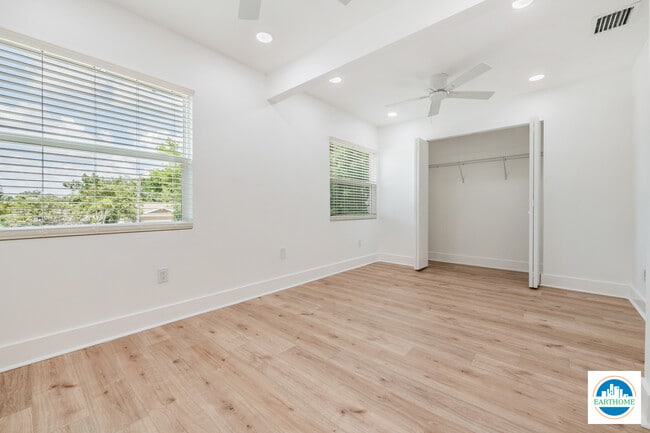 Building Photo - 3226 6th Ave S