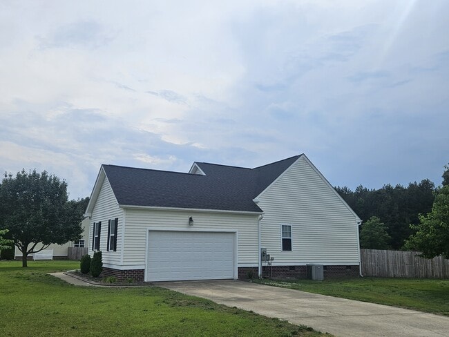 Building Photo - 203 Towbridge Ln