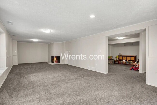 Building Photo - Your Own Slice of Spokane – 3BR/3BA Home West Plains Living - Bonus Shop available