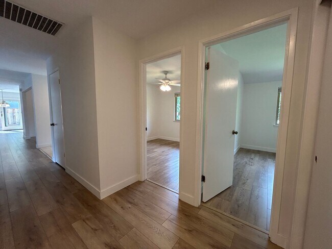 Building Photo - Spacious 4-Bedroom 2.5 Bath Single-Story H...