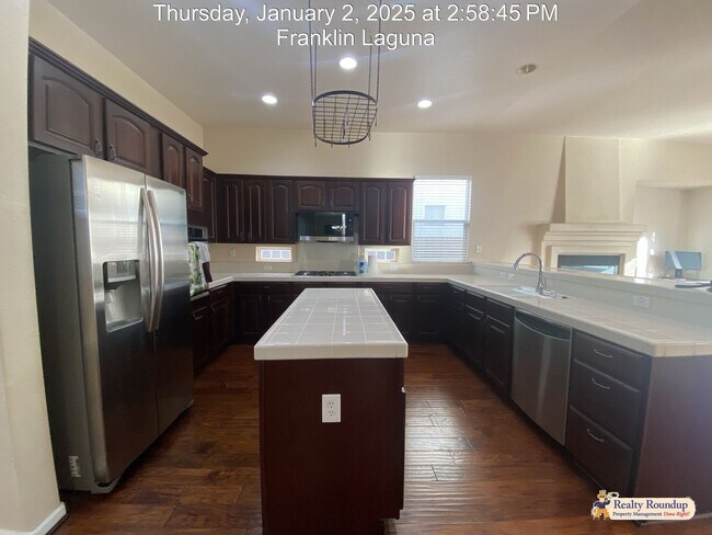 Building Photo - 5637 Lilyview Way