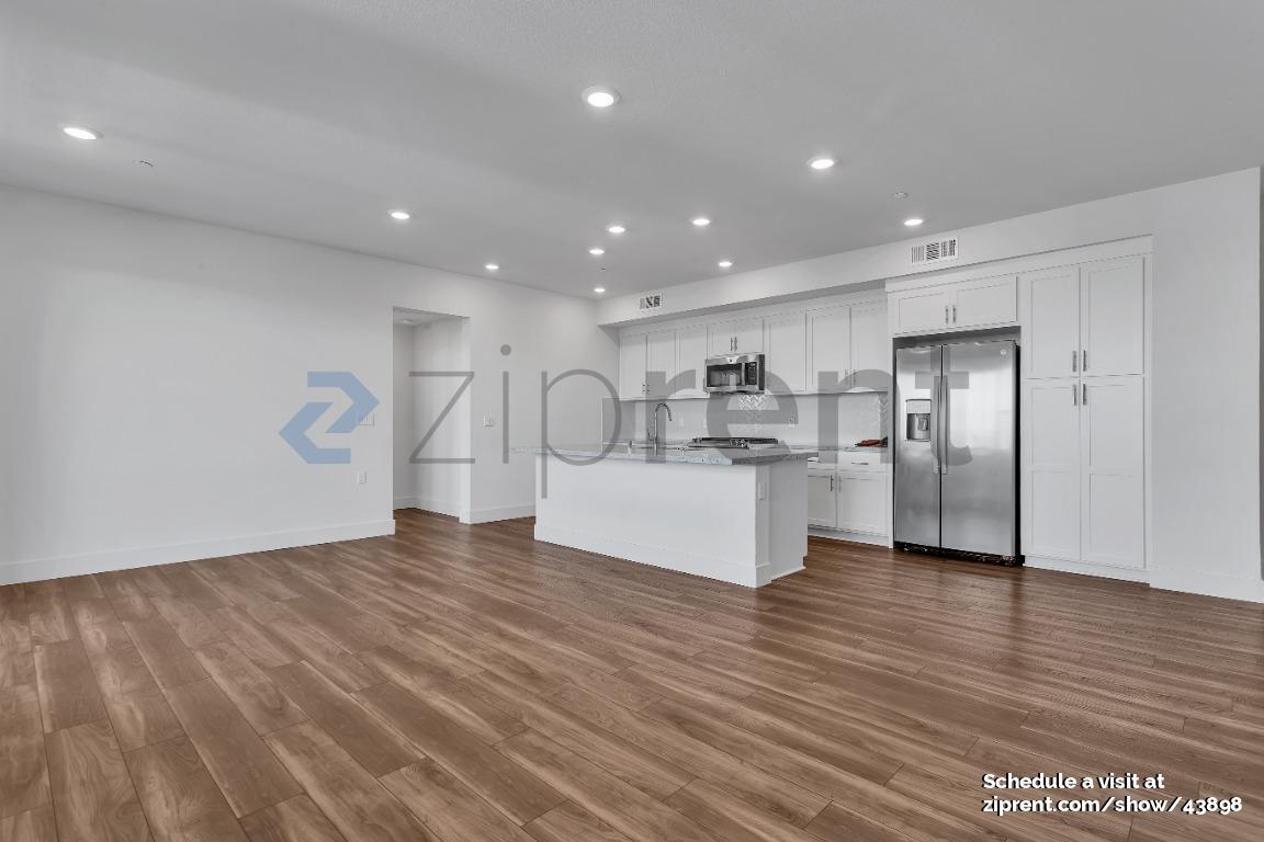 Building Photo - 3893 Quantum Dr