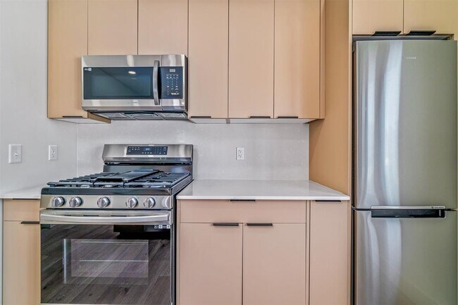 Building Photo - 293 Fairmount Ave