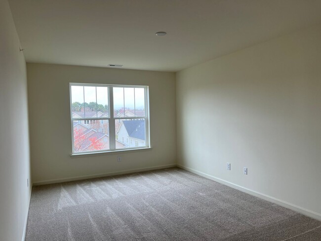 Building Photo - YEAR-ROUND RENTAL - 2 BED 2 BATH CONDO - U...