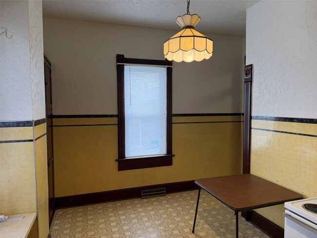 Building Photo - 807 Maupin Ave