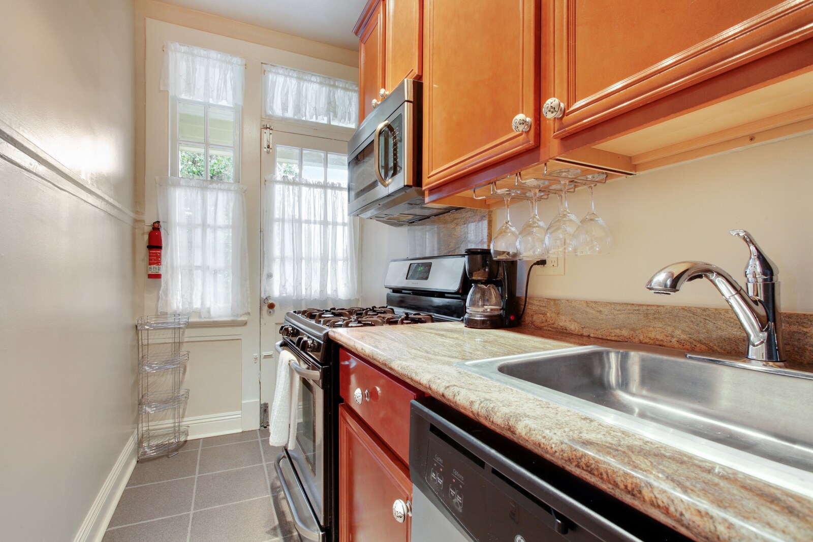 Building Photo - 4 Fontainebleau Dr