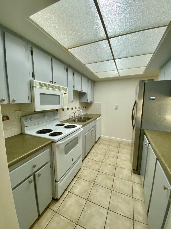 Building Photo - 710 N Village Dr