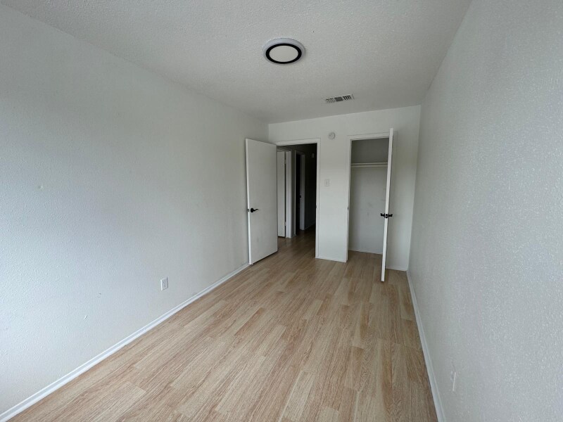 Building Photo - 6685 Kentwick Dr