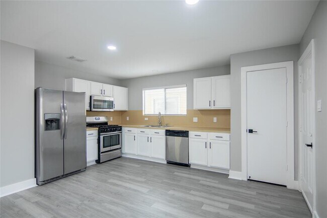 Building Photo - 20911 Young Meadows Way