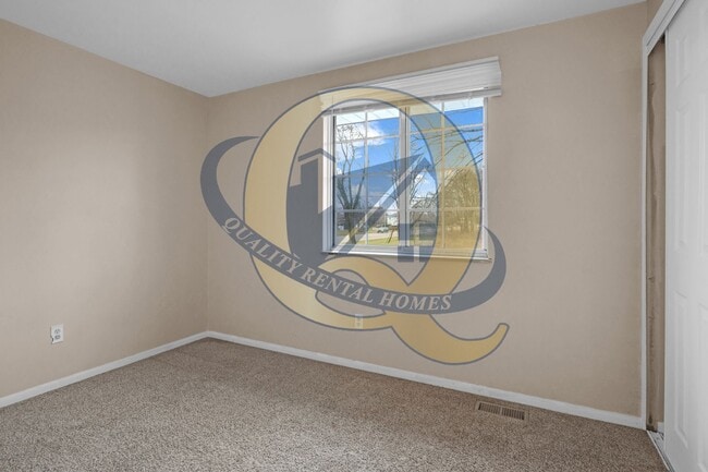 Building Photo - Available Now! - 3 Bedroom 1.5 Bath in Kearsley School District!