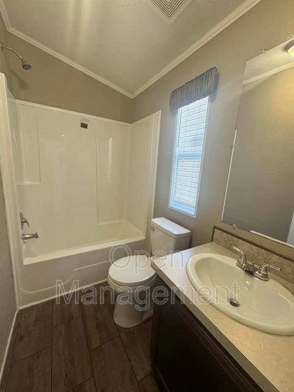 Building Photo - 8701 NE 107th Pl