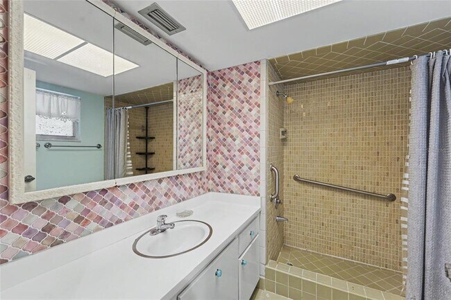 Building Photo - 5108 Brittany Dr S