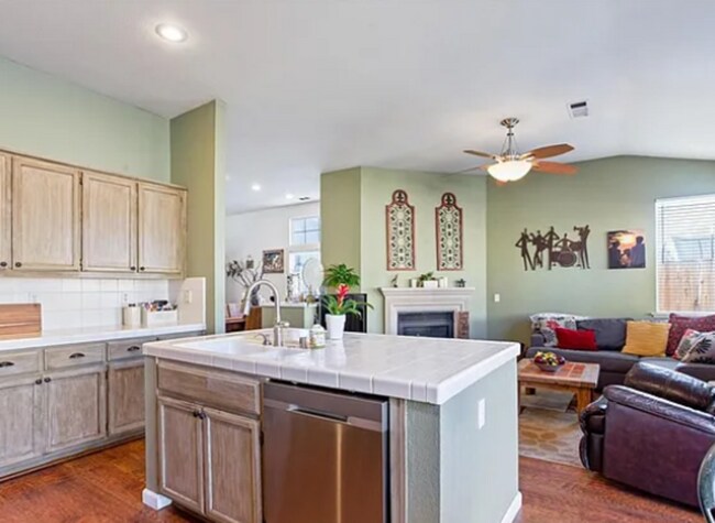 Building Photo - 2085 Pinehurst Ct