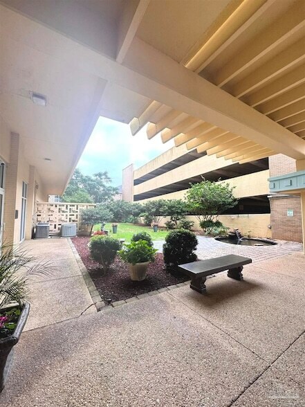 Building Photo - 825 Bayshore Dr