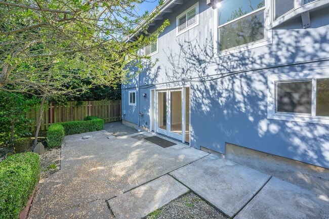 Building Photo - 4-Bedroom Luxury Home for Rent by Portland Golf Club