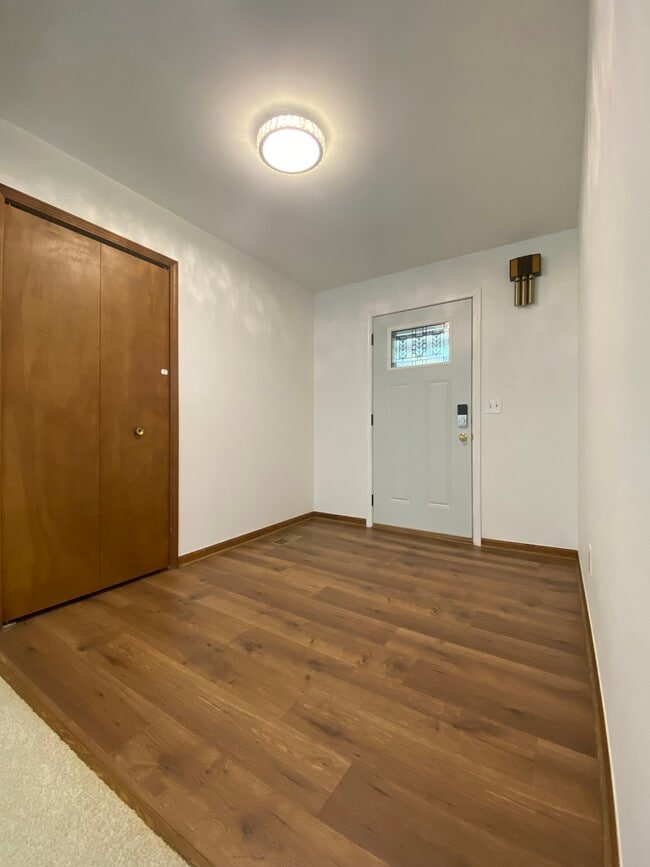 Building Photo - 23589 Hickory Grove Ln