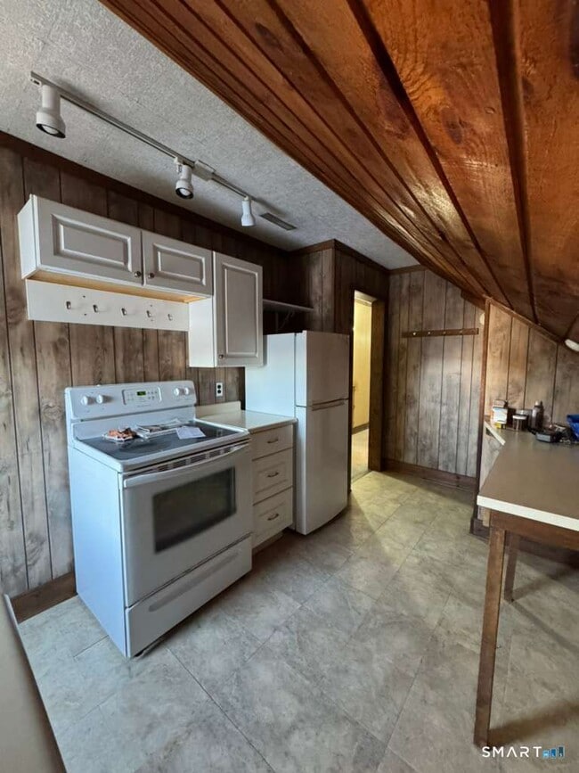 Building Photo - 87 Hill St