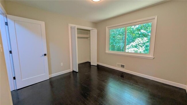 Building Photo - 3318 Hilltop Cir