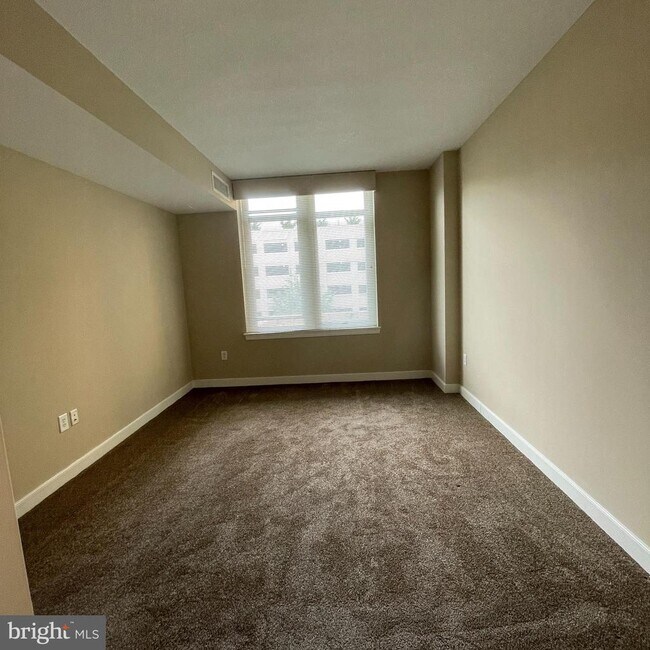 Building Photo - 155 Potomac Passage