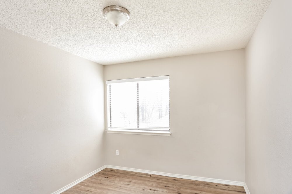 Building Photo - 6001 Farmingdale Dr