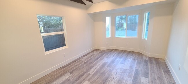 Building Photo - 1402 Clara Ln