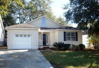 Building Photo - Comfortable 3BR/2BA Home with Open Floor Plan, Vaulted Living Room & Privacy-Fenced Backyard