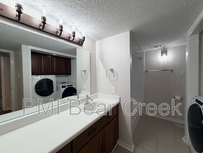 Building Photo - 3045 Walnut Bend Ln