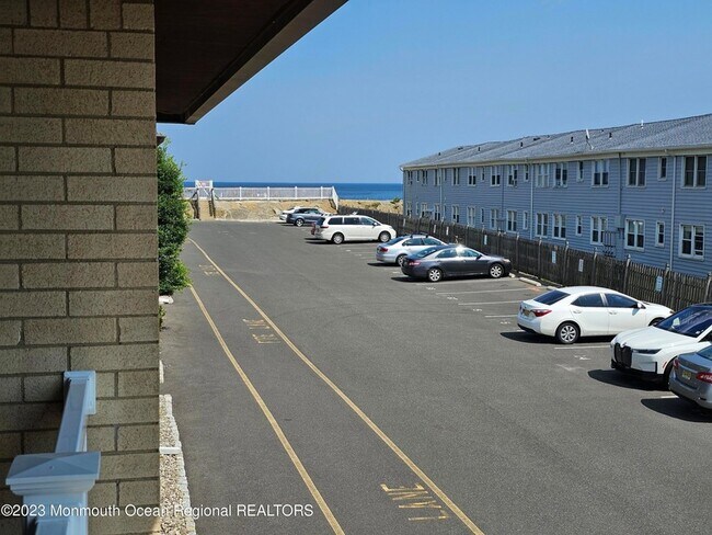 Building Photo - 1187 E Ocean Ave