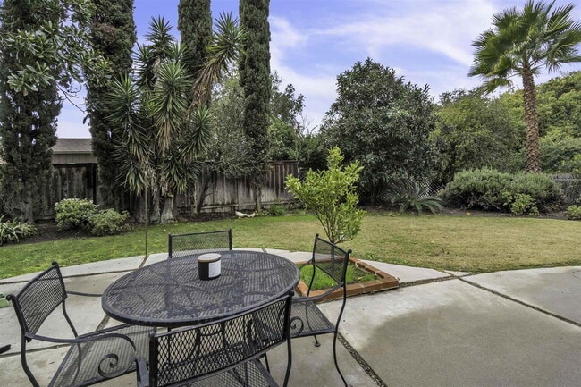Building Photo - FULLY FURNISHED Mid-Century Modern 3 Bed R...