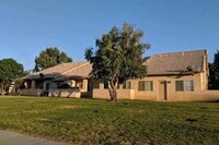 Building Photo - 1649 Pine Ct