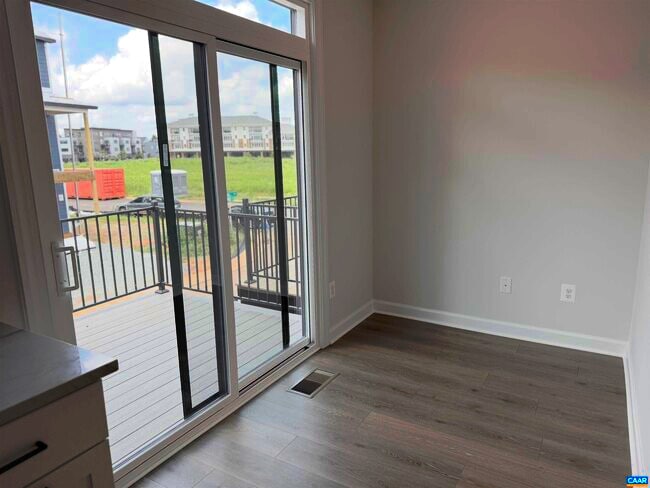 Building Photo - 5426 Golf Dr